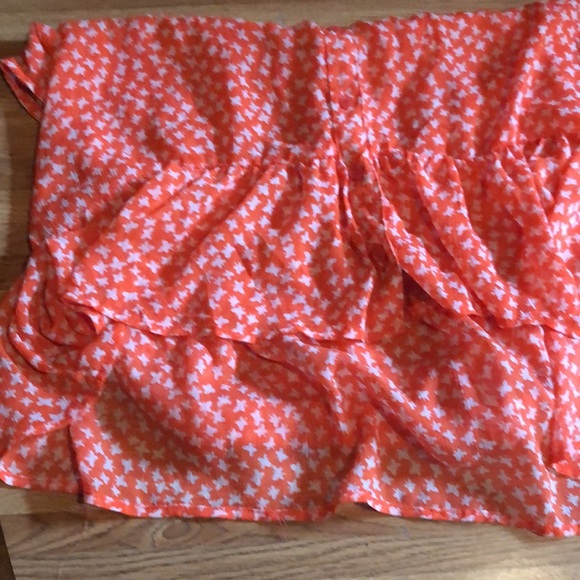 Sleeveless butterfly button down with high-low cut - Picture 4 of 5